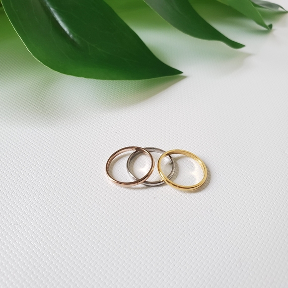 Titanium Steel 2mm Thin Polished Band Hypoallergen - Picture 3 of 6